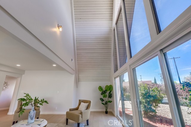 9754 Swinton Avenue, North Hills CA: https://media.crmls.org/medias/01050a04-68ad-4347-80e7-c41f71ec3f77.jpg