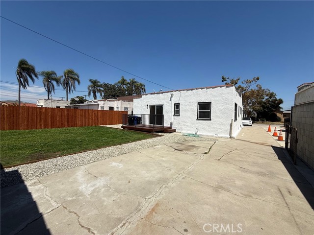 8711 S Denker Avenue, Los Angeles CA: https://media.crmls.org/medias/0105138e-52c2-43e7-8a16-38f95141c0d2.jpg