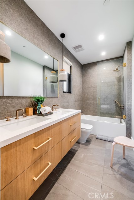 Detail Gallery Image 47 of 48 For 5517 Allott Ave, Sherman Oaks,  CA 91401 - 5 Beds | 6 Baths