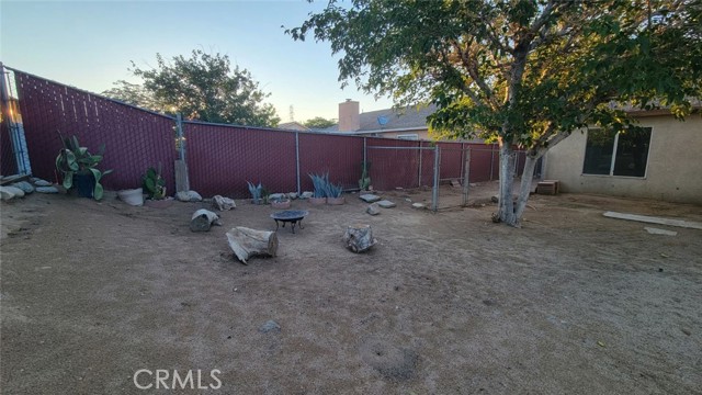 10221 Lawson Avenue, Adelanto CA: https://media.crmls.org/medias/0106e683-d83f-4d26-90f7-b93740c78dcc.jpg