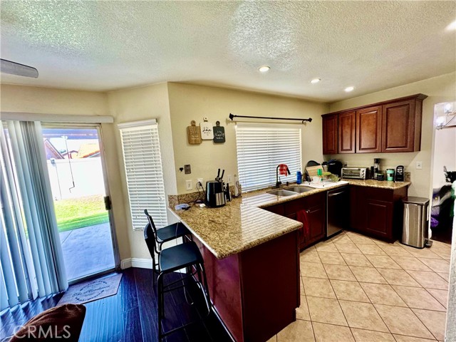 11308 Sherwood Court, Fontana CA: https://media.crmls.org/medias/01073afc-58c2-491c-8007-c917803ed6c2.jpg
