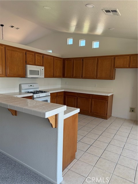 Detail Gallery Image 9 of 25 For 14106 Dartmouth St, Hesperia,  CA 92344 - 3 Beds | 2 Baths