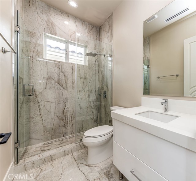 Detail Gallery Image 11 of 40 For 10168 Lightbreeze Cir, Huntington Beach,  CA 92646 - 5 Beds | 5/1 Baths