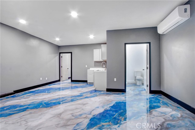 5739 Cahuenga Boulevard photo 4