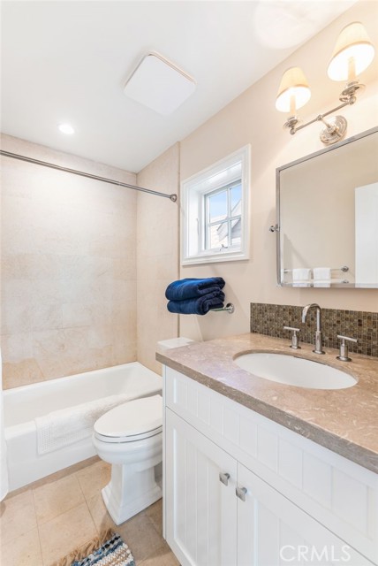 Detail Gallery Image 28 of 37 For 220 Coral, Newport Beach,  CA 92662 - 3 Beds | 3/1 Baths