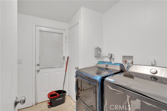 27320 Rodeo Road, Helendale CA: https://media.crmls.org/medias/010a2f94-0be8-4c60-9796-ac60981f66b9.jpg