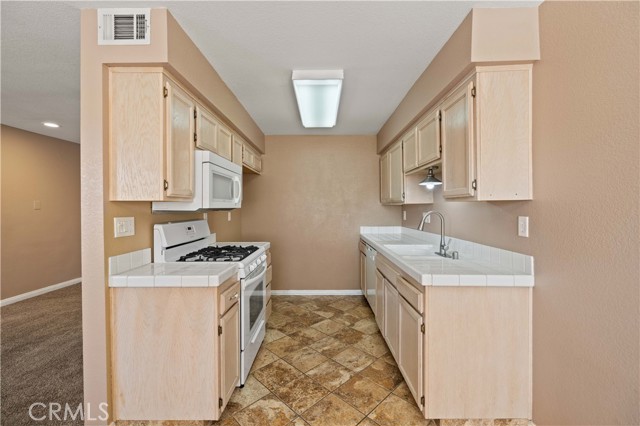 43413 30th W Street, Lancaster CA: https://media.crmls.org/medias/010ad96b-4e26-4c71-92d0-4304a7264341.jpg