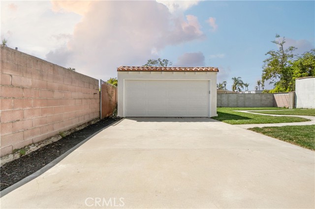 3991 Hubert Avenue, Los Angeles CA: https://media.crmls.org/medias/010b04dc-dded-4b86-9d82-60a37f06128b.jpg