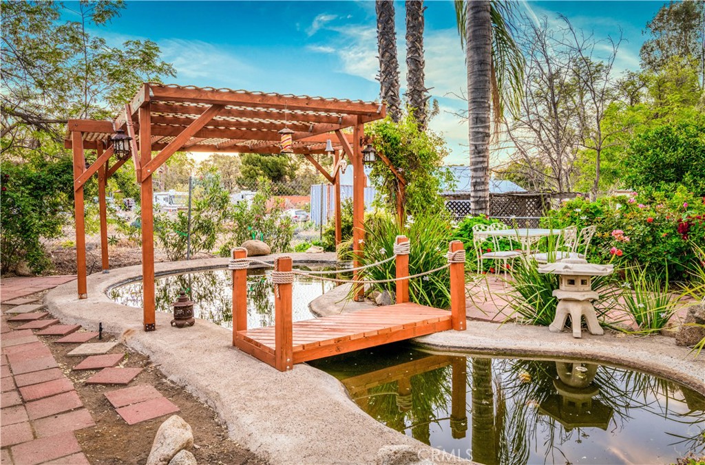 https://media.crmls.org/medias/010b2652-322a-4258-9d44-e047179ab9ad.jpg?preset=X-Large