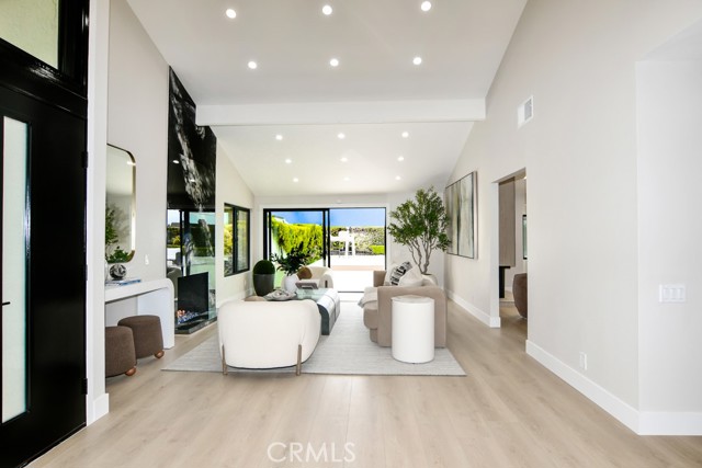 Detail Gallery Image 12 of 41 For 10 White Water Dr, Corona Del Mar,  CA 92625 - 2 Beds | 2 Baths