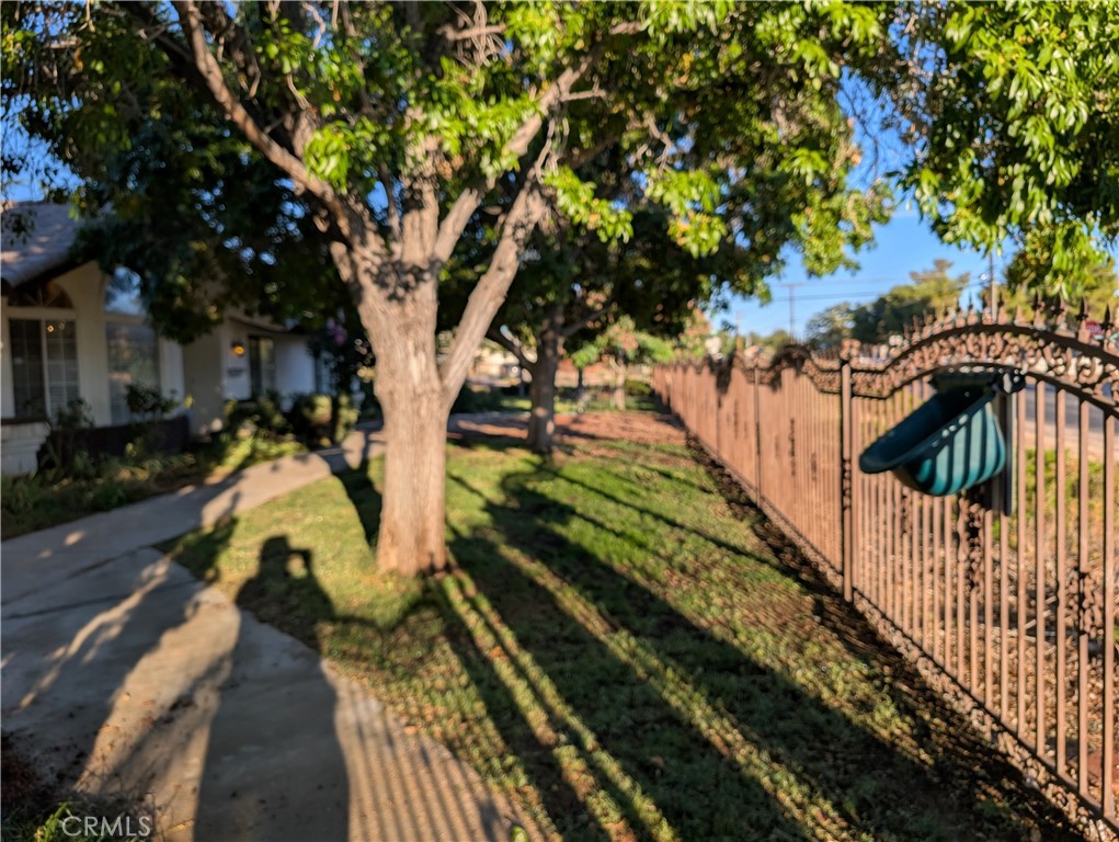 https://media.crmls.org/medias/010b6d4e-5289-49e0-9fef-908230606f02.jpg?preset=X-Large