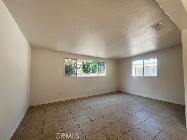 Detail Gallery Image 7 of 45 For 38710 Yucca Tree St, Palmdale,  CA 93551 - 4 Beds | 2 Baths