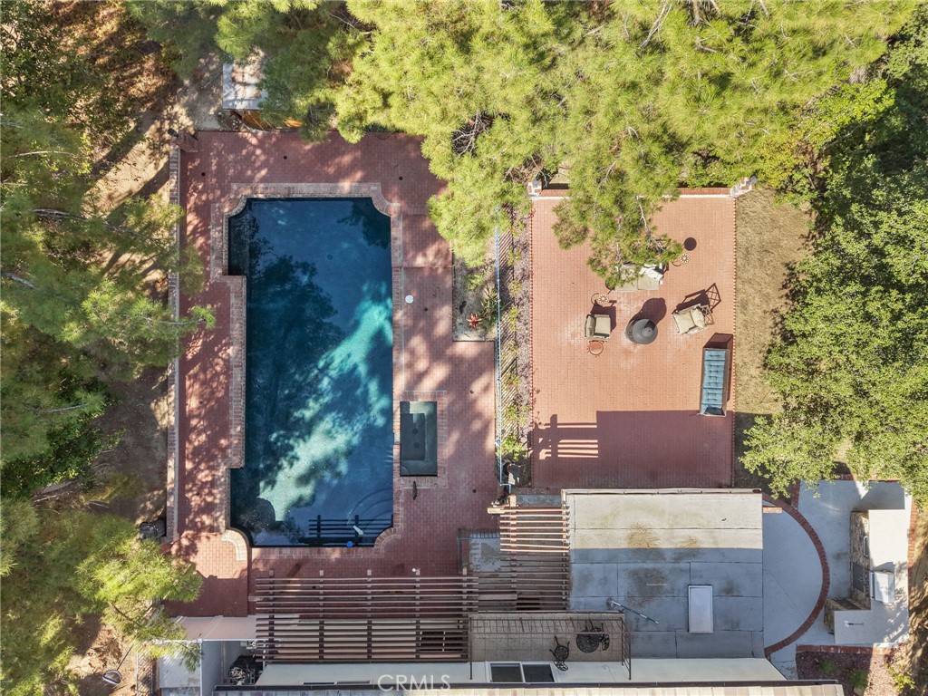 https://media.crmls.org/medias/010c53e9-49d0-4920-9703-e1c320adda31.jpg?preset=X-Large