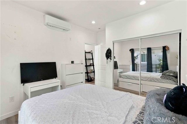 8633 Zelzah photo 18