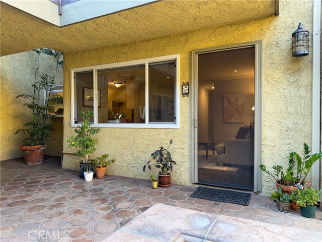 Detail Gallery Image 3 of 14 For 645 Temple #5,  Long Beach,  CA 90814 - 2 Beds | 2 Baths