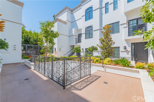 288 S Oakland Ave, Pasadena CA: https://media.crmls.org/medias/010cc38c-db27-4c40-a7d2-58aaccbcba9c.jpg