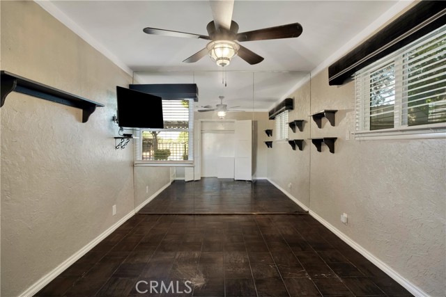 8666 Keokuk Avenue, Winnetka CA: https://media.crmls.org/medias/010cd439-c1e3-44d4-9fc8-877b1ab495c2.jpg