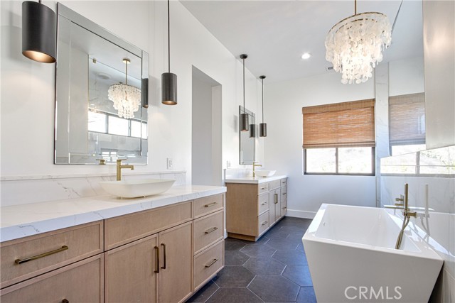 38721 Calle De Toros, Temecula CA: https://media.crmls.org/medias/010dd69a-d25a-477b-8b9e-3e1240bcf235.jpg