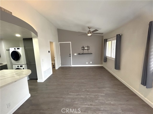 Detail Gallery Image 5 of 21 For 3719 Oak Creek, Ontario,  CA 91761 - 2 Beds | 2 Baths