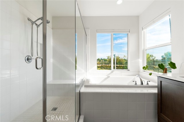 Detail Gallery Image 10 of 26 For 636 S Lakeshore Dr, Anaheim,  CA 92806 - 4 Beds | 2/1 Baths