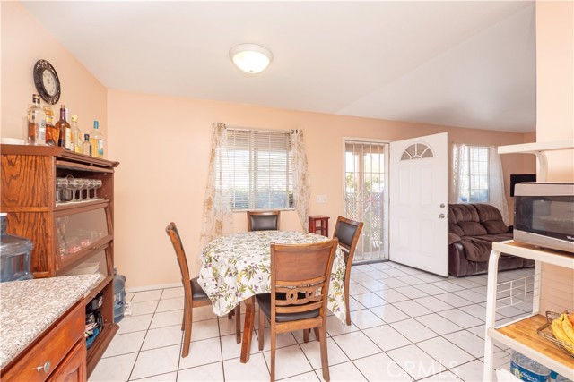1203 E 33rd Street, Los Angeles CA: https://media.crmls.org/medias/01105d70-bb38-4341-96e5-79fd59d4e001.jpg