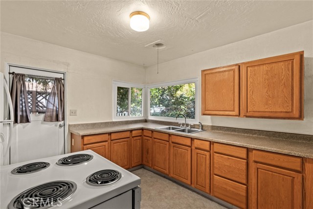 Detail Gallery Image 13 of 47 For 476 E 7th Ave, Chico,  CA 95926 - 4 Beds | 2 Baths