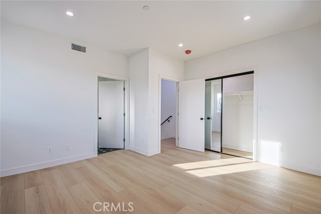 2402 S Cochran Avenue, Los Angeles CA: https://media.crmls.org/medias/0111125f-0aaa-4a41-afc7-8ac2748eb8b5.jpg