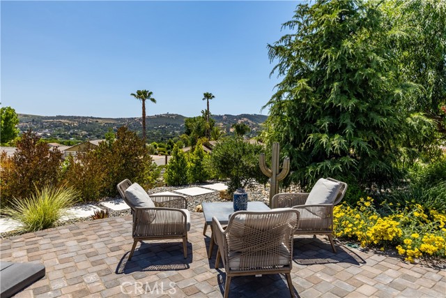 1613 Via Flora, Paso Robles CA: https://media.crmls.org/medias/01117ea5-ae10-4ec1-b62f-9f36a16b4c96.jpg