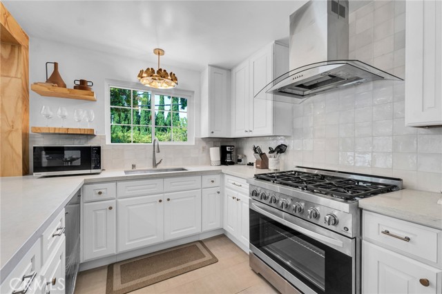 Detail Gallery Image 2 of 32 For 109 Triangle St, Thousand Oaks,  CA 91360 - 3 Beds | 2/1 Baths