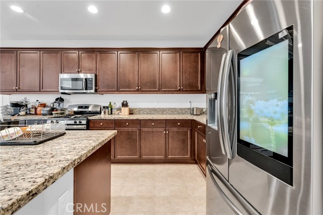 16252 Gibson Street, Victorville CA: https://media.crmls.org/medias/01121134-8d7a-4cdf-b029-e2e99aa2249b.jpg