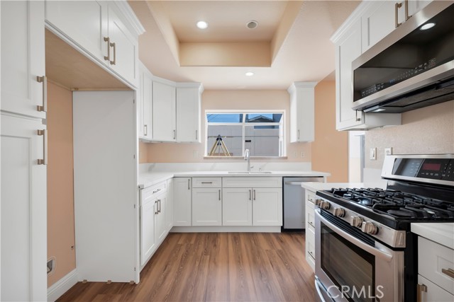 Detail Gallery Image 10 of 38 For 19017 Gault St #103,  Reseda,  CA 91335 - 3 Beds | 3 Baths