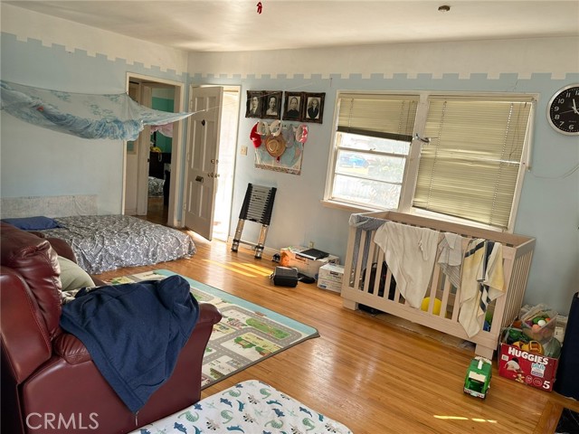 Detail Gallery Image 6 of 17 For 5617 Cedros Ave, Van Nuys,  CA 91411 - 4 Beds | 2 Baths