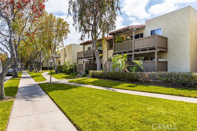 Detail Gallery Image 30 of 38 For 1345 Cabrillo Park Dr #L06,  Santa Ana,  CA 92701 - 2 Beds | 2 Baths