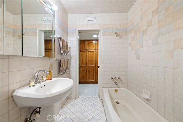 Detail Gallery Image 34 of 75 For 11950 Sierra Hwy, Agua Dulce,  CA 91390 - 3 Beds | 4 Baths