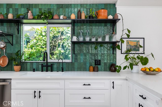 1217 Avenue 56, Highland Park CA: https://media.crmls.org/medias/01152c27-01e5-45cf-9d77-1fe290a30587.jpg