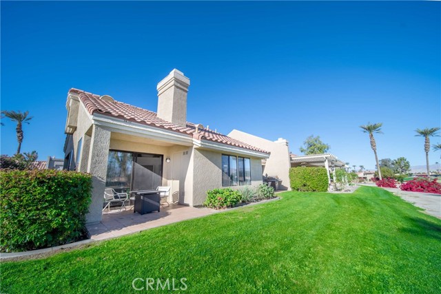 41981 Preston Trail, Palm Desert CA: https://media.crmls.org/medias/01159f9e-6e8a-4ea1-8def-ef99659bb348.jpg