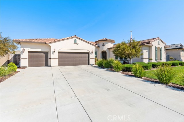 Detail Gallery Image 2 of 47 For 3024 Seaside Ave, Tulare,  CA 93274 - 5 Beds | 2/1 Baths