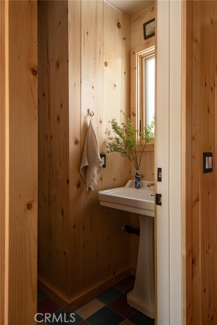 Detail Gallery Image 10 of 25 For 26486 Forest Ln, Twin Peaks,  CA 92391 - 2 Beds | 1/1 Baths