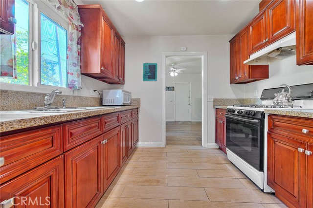 Detail Gallery Image 8 of 25 For 1462 E Burton St, Anaheim,  CA 92805 - 2 Beds | 2 Baths