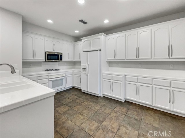 Detail Gallery Image 5 of 27 For 51 Village Square, Pleasant Hill,  CA 94523 - 3 Beds | 3/1 Baths