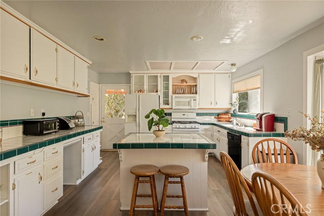 28165 Grenoble, Lake Arrowhead, CA 92352