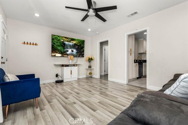 Detail Gallery Image 8 of 32 For 13933 Carpintero Ave, Bellflower,  CA 90706 - 3 Beds | 2 Baths