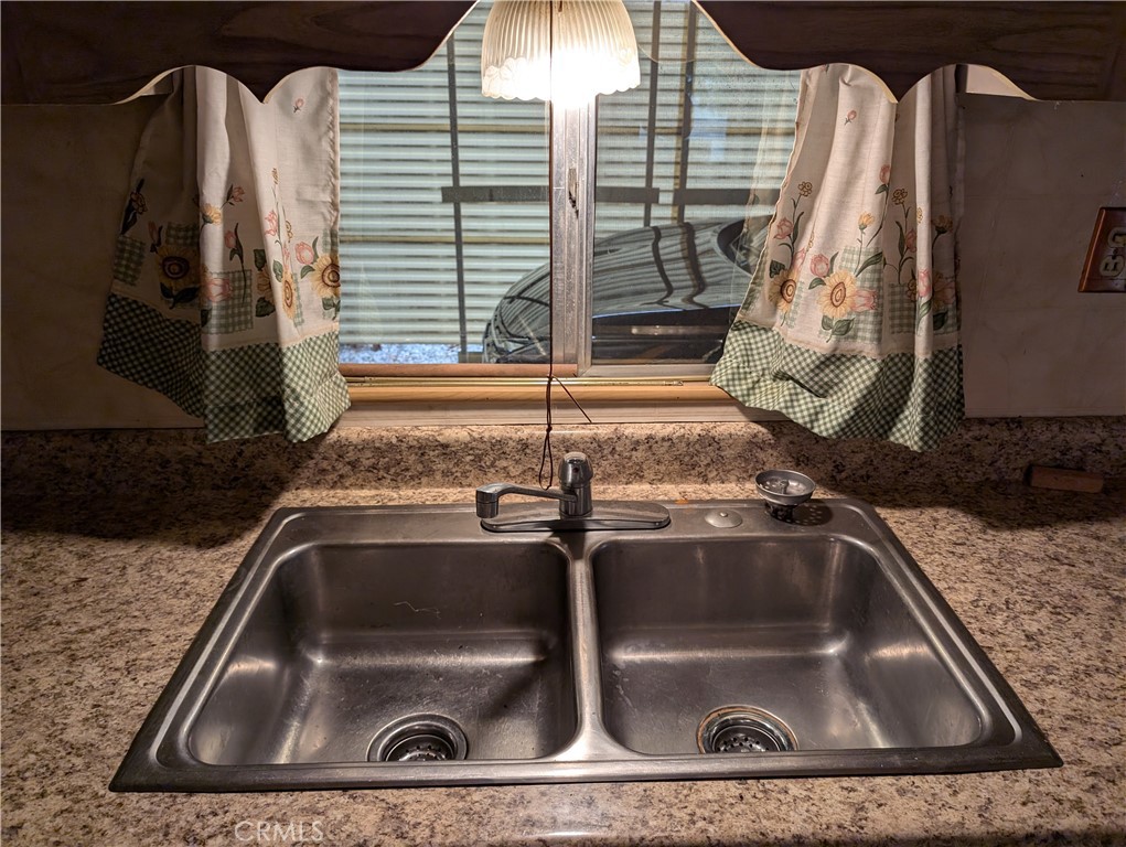 https://media.crmls.org/medias/011afb12-44fd-4d6a-a064-e9856c0c5109.jpg?preset=X-Large