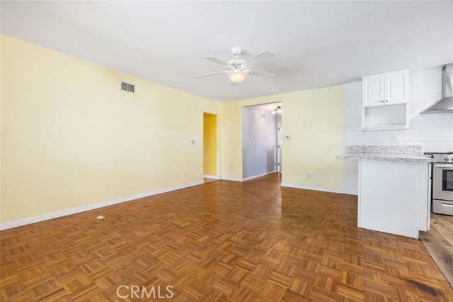 Detail Gallery Image 11 of 28 For 20159 Londelius St, Winnetka,  CA 91306 - 4 Beds | 2 Baths