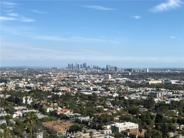 7828 W Granito Drive, Los Angeles CA: https://media.crmls.org/medias/011bea4f-1ada-458f-a3ed-d92c9e8e214d.jpg