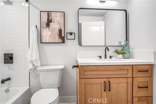 Detail Gallery Image 5 of 20 For 10035 S Western Ave #105,  Los Angeles,  CA 90047 - 2 Beds | 2 Baths