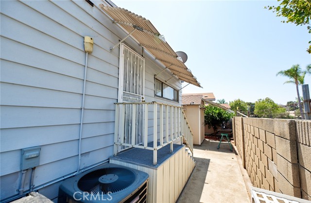 4095 Fruit, La Verne CA: https://media.crmls.org/medias/011c84d7-13d5-413b-be82-73211b85a2c4.jpg