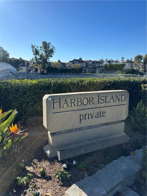 Detail Gallery Image 1 of 1 For 11 Harbor Is, Newport Beach,  CA 92660 - 3 Beds | 2 Baths