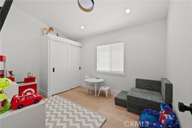 Detail Gallery Image 20 of 29 For 19983 Crestview Dr, Canyon Country,  CA 91351 - 3 Beds | 2 Baths