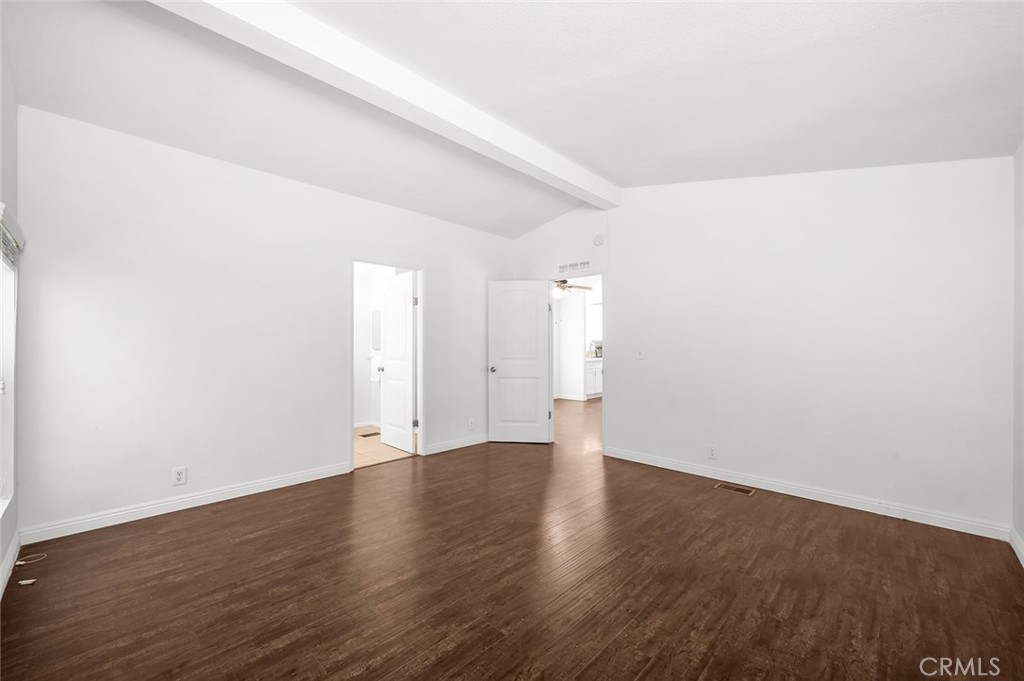 https://media.crmls.org/medias/011d0cfb-be81-4943-b374-0bb2b2be2cde.jpg?preset=X-Large